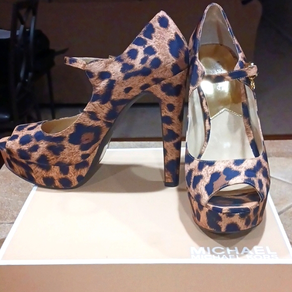 Shoes - Picture 2 of 2